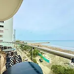 2Br Apartment In Front Of The Beach